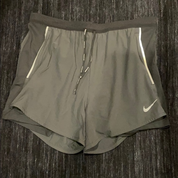 Nike men’s running shorts size large